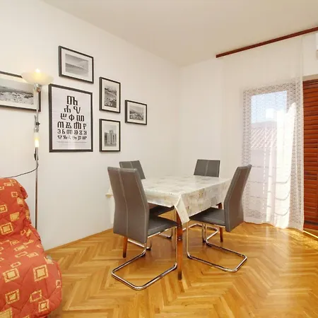 Kucar Guest house